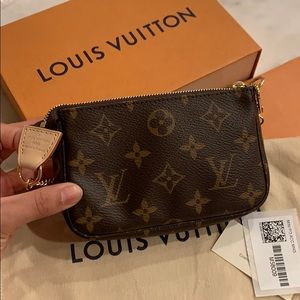 NWT 2020 LOUIS VUITTON MONOGRAM MINI POCHETTE ❤️